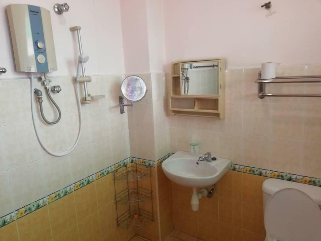 Sweethome For Travelers Seremban Eksteriør billede